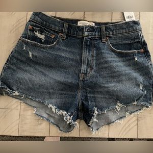Mid rise Curve love mom shorts. Brand new
